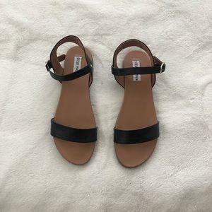 Steve Madden Dina flat sandals